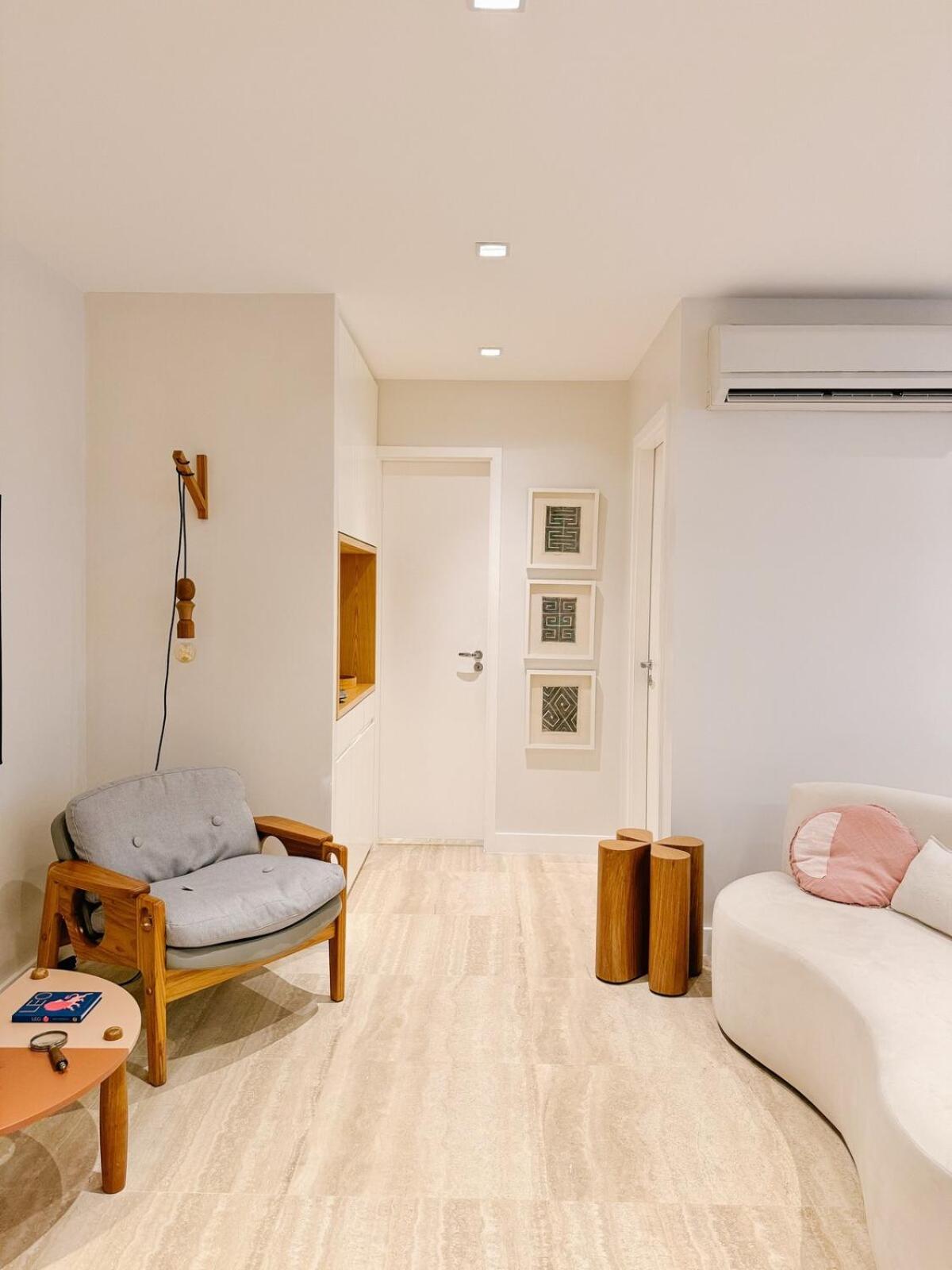 2br Heart Of Leblon With Balcony, Renovated Gem Apartamento *