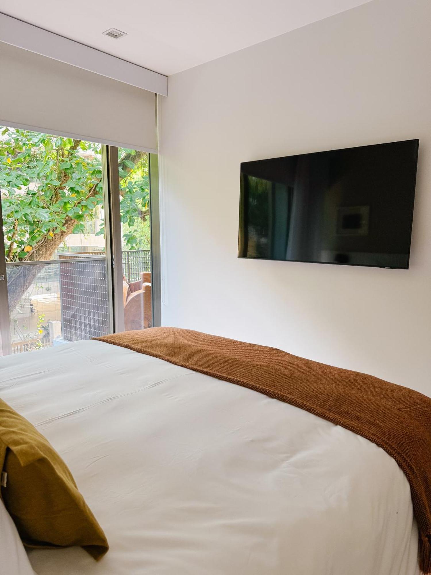 2br Heart Of Leblon With Balcony, Renovated Gem Apartamento Rio de Janeiro