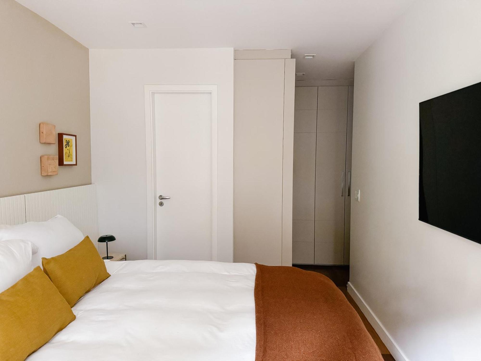 Apartamento 2br Heart Of Leblon With Balcony, Renovated Gem *