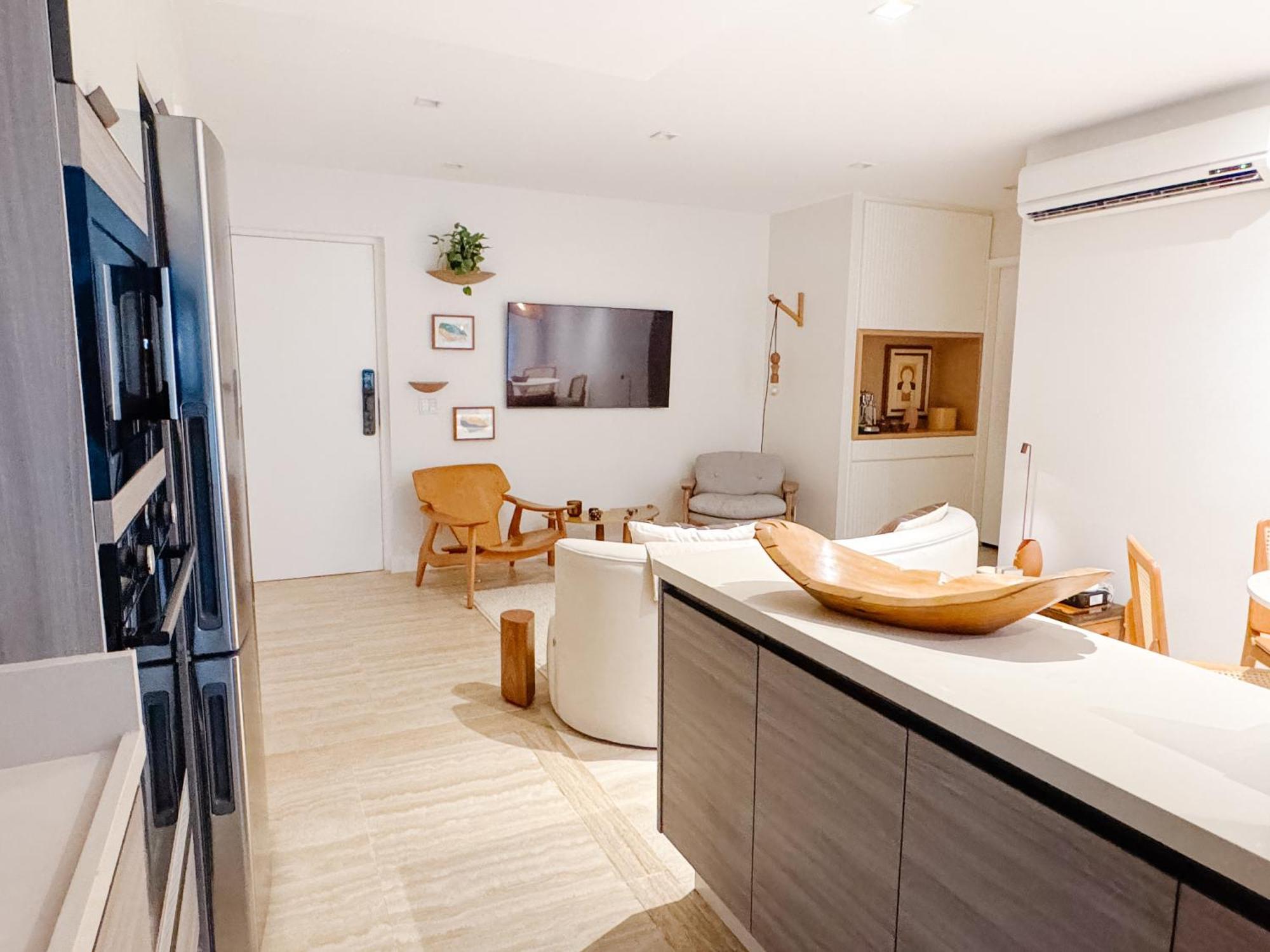 2br Heart Of Leblon With Balcony, Renovated Gem Apartamento *